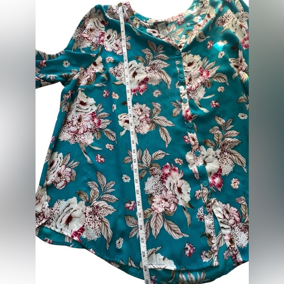 Catherine’s Women’s size 2X Teal floral lightweight blouse. Button up - Picture 8 of 8